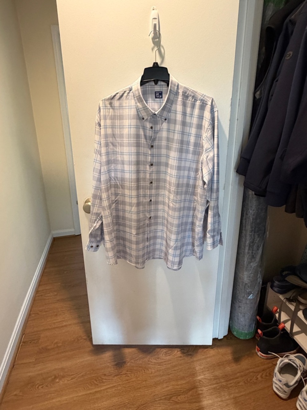 Westport Men's Light Gray and White Plaid Button-Down Shirt